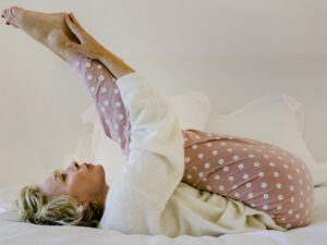 Achy Legs At Night: Signs, Causes, Home Remedies and More
