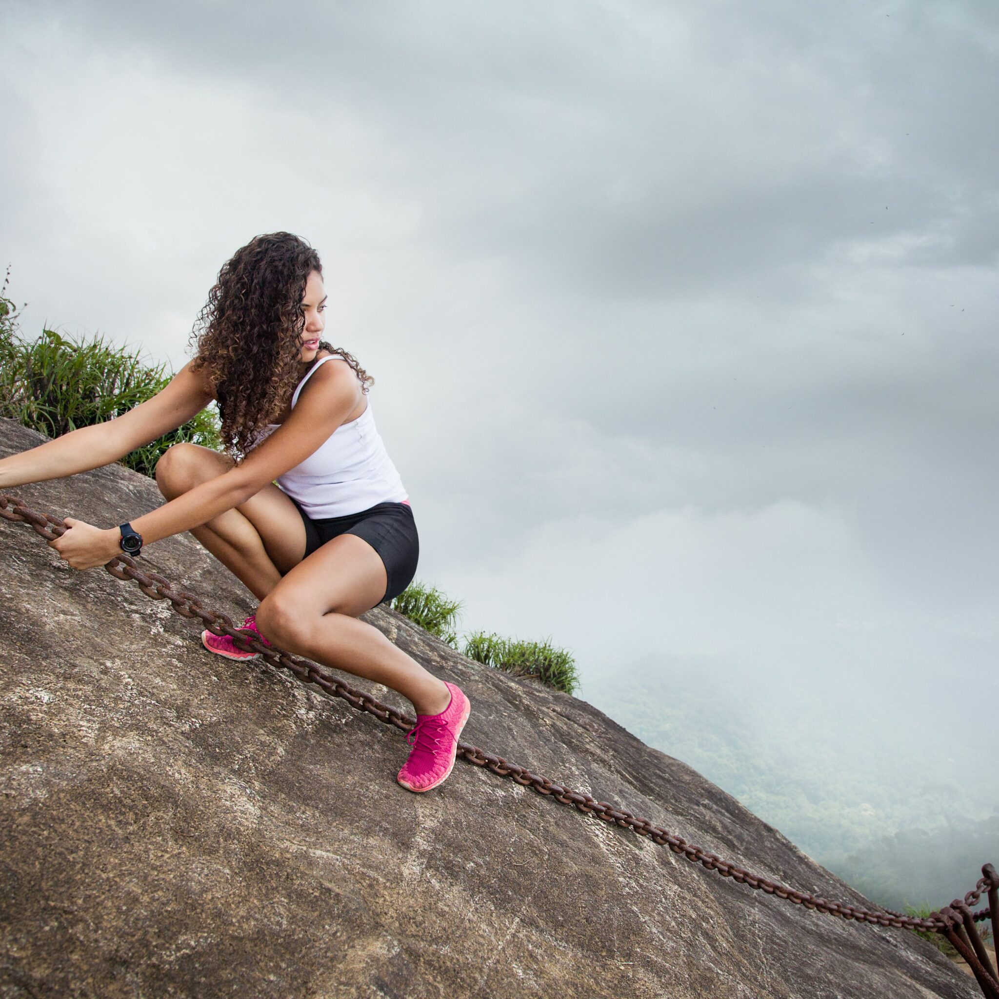 fear-of-heights-signs-causes-treatment-tips-to-manage