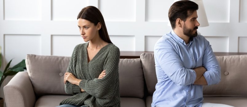 15 Signs That Your Partner Is A Controlling Boyfriend