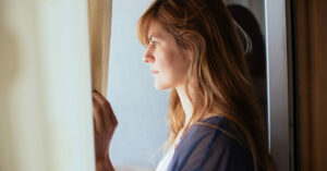 10 Signs You're Experiencing Manic Symptoms And Tips To Recover