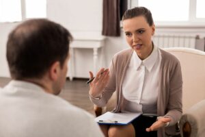Who Is A PTSD Therapist?